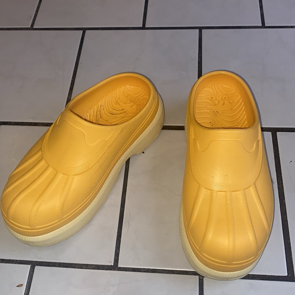 YELLOW SOREL PLATFORM CLOGS WORN ONCE